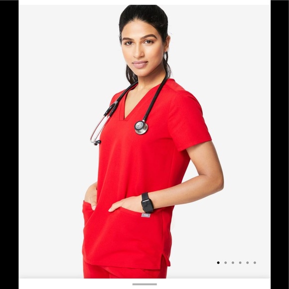 NWT FIGS Casma Three Pocket Scrub Top in Red - Picture 1 of 7
